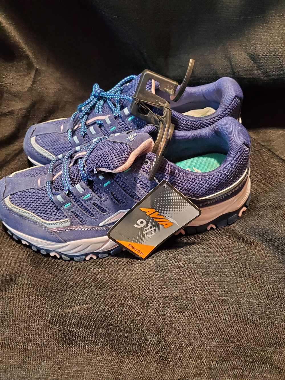 New With Tags Avia Women's Elevate Athletic Sneakers - Navy Blue - Size 9.5